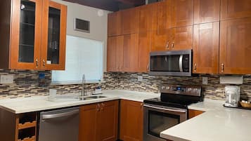 Hus – standard | Eget kjøkken | Kjøleskap og mikrobølgeovn