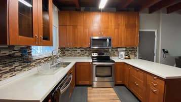 Standard-Haus | Eigene Küche | Kühlschrank, Mikrowelle