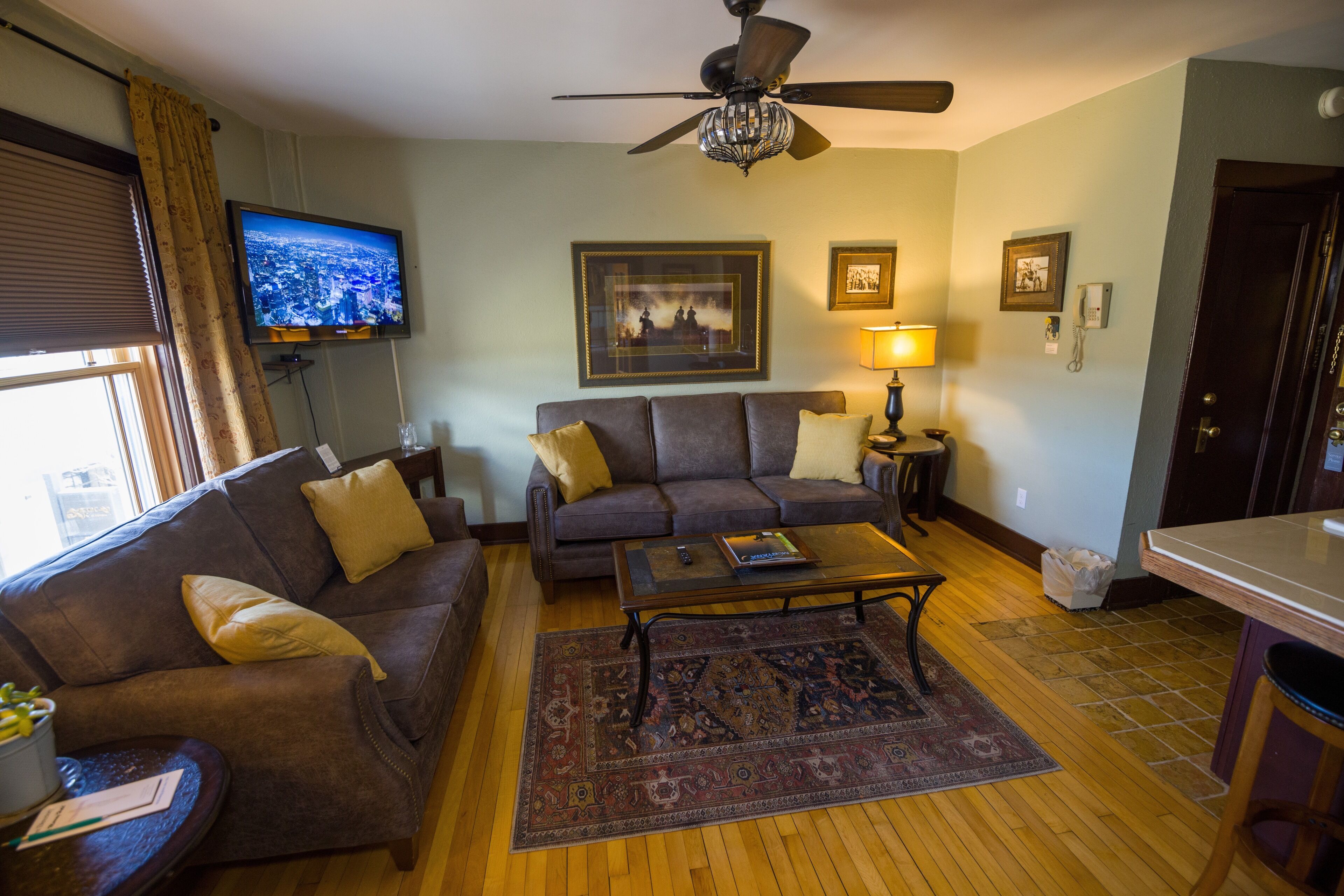 Suite Majestueuse, 1 très grand lit | Coin séjour