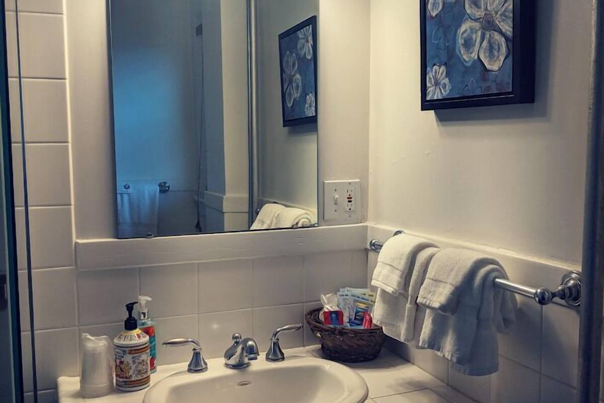 comfort apartment, 2 bedrooms | bathroom | shower, hair dryer, towels