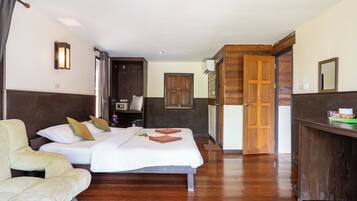 Familienbungalow, 2 Schlafzimmer (Deluxe Family A/C Bungalow) | Zimmersafe, Reisekinderbett, kostenloses WLAN