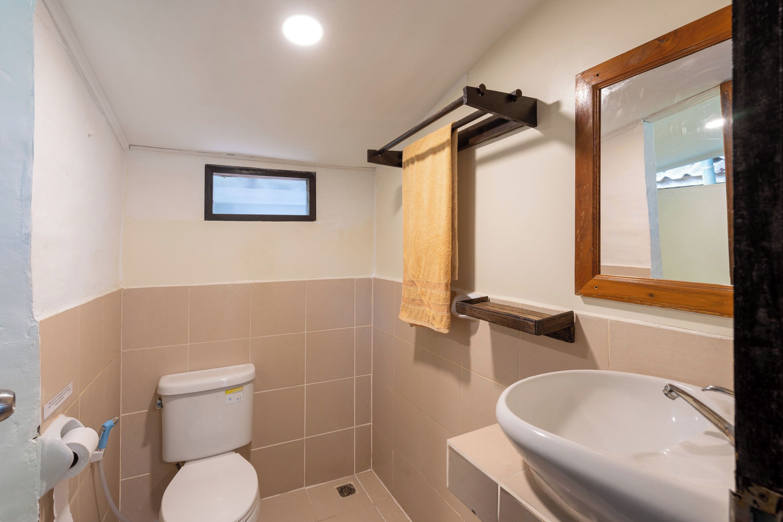 shower, free toiletries, towels