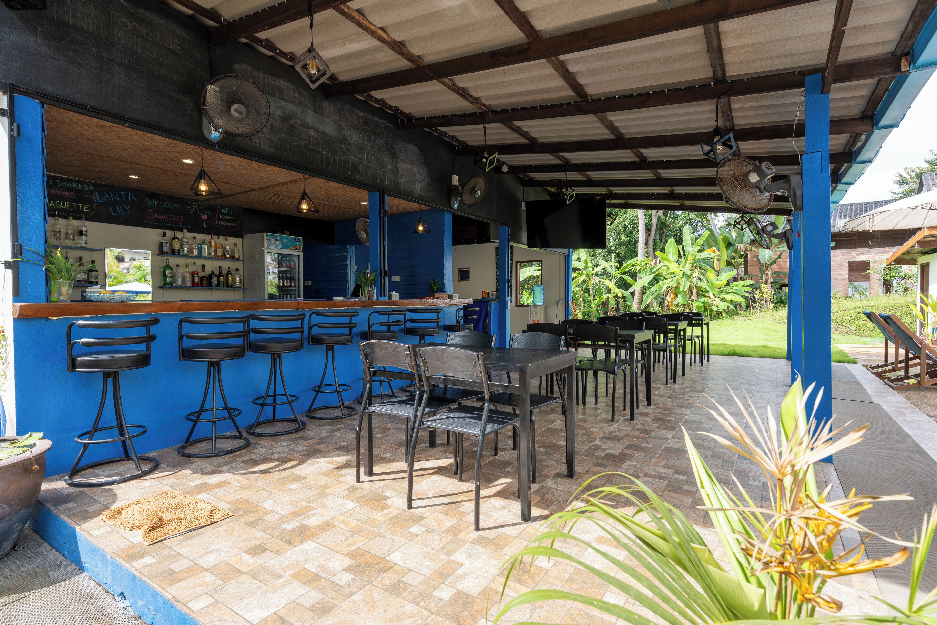 breakfast, lunch, dinner served; thai cuisine