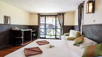 Familienbungalow, 2Â Schlafzimmer (Deluxe Family A/C Bungalow) | Zimmersafe, Reisekinderbett, kostenloses WLAN