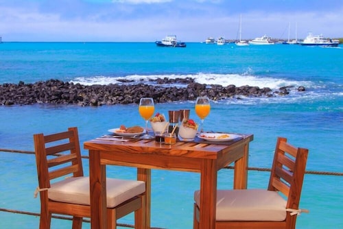 Red Mangrove Divers Lodge