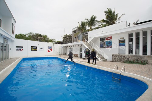 Red Mangrove Divers Lodge