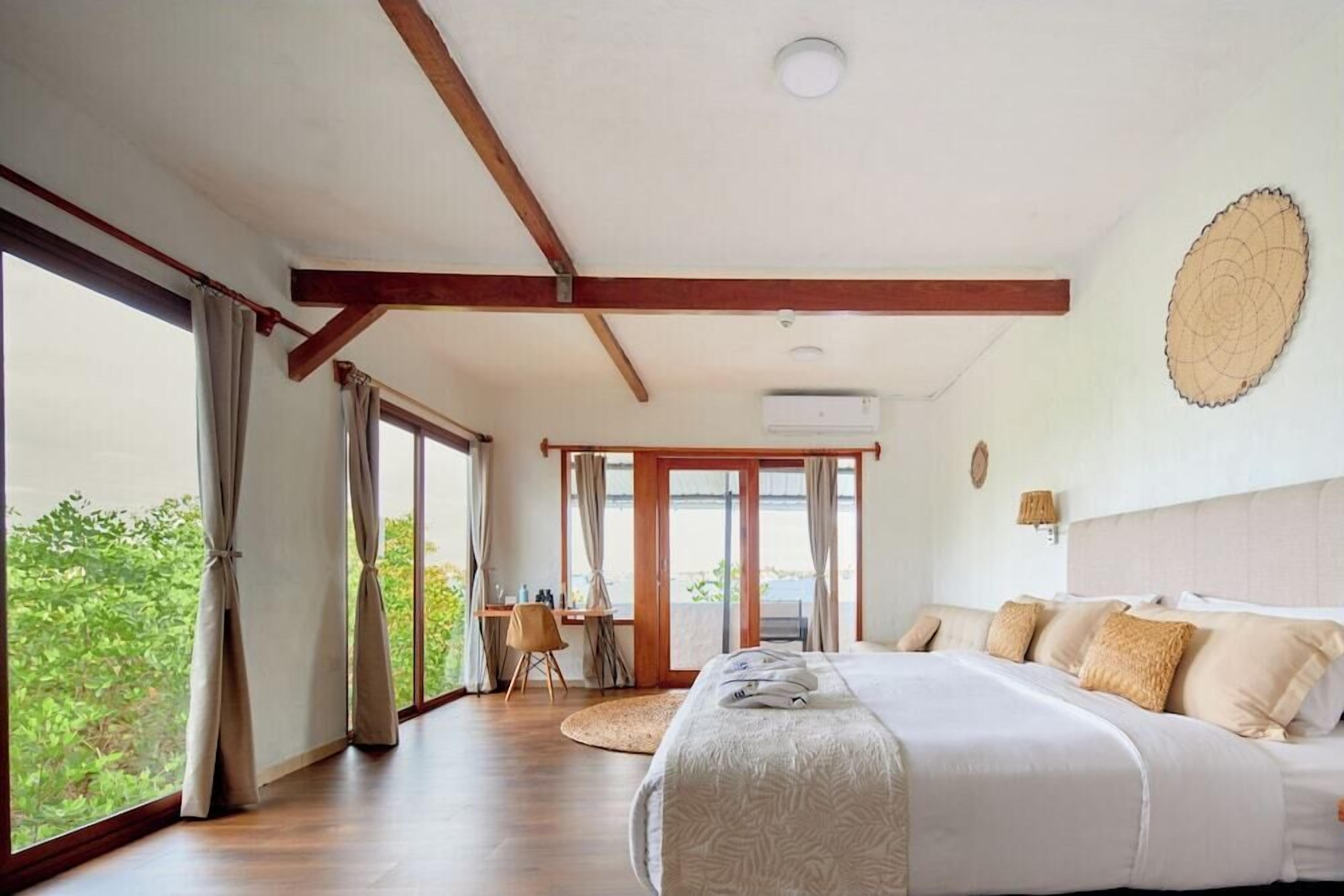 In-room safe, rollaway beds, free WiFi