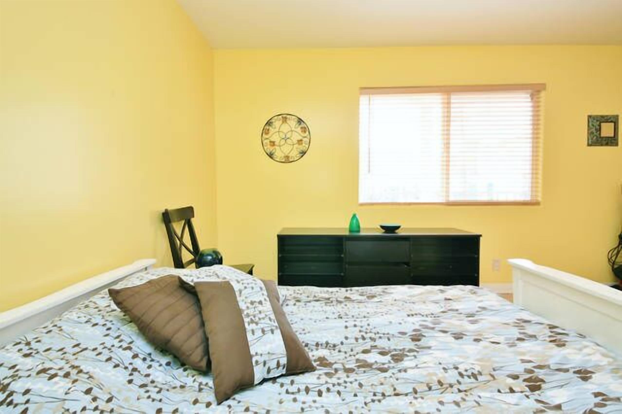 2 Bedroom 2 Bath Apartment  | Living room