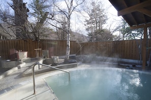Bồn tắm spa ngoài trời