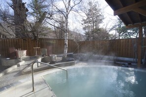 Bồn tắm spa ngoài trời