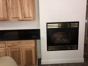1 Bedroom Apartment, 2 Queen Beds, 1 Sofa Bed, Full Kitchen, Non Smoking | Verduisterende gordijnen, een strijkplank/strijkijzer, gratis wifi
