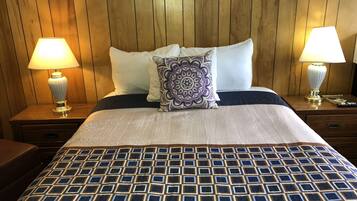 1 habitación, cortinas blackout y tabla de planchar con plancha