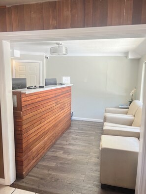 Reception - Cedar Inn & Suites (South Lake Tahoe)