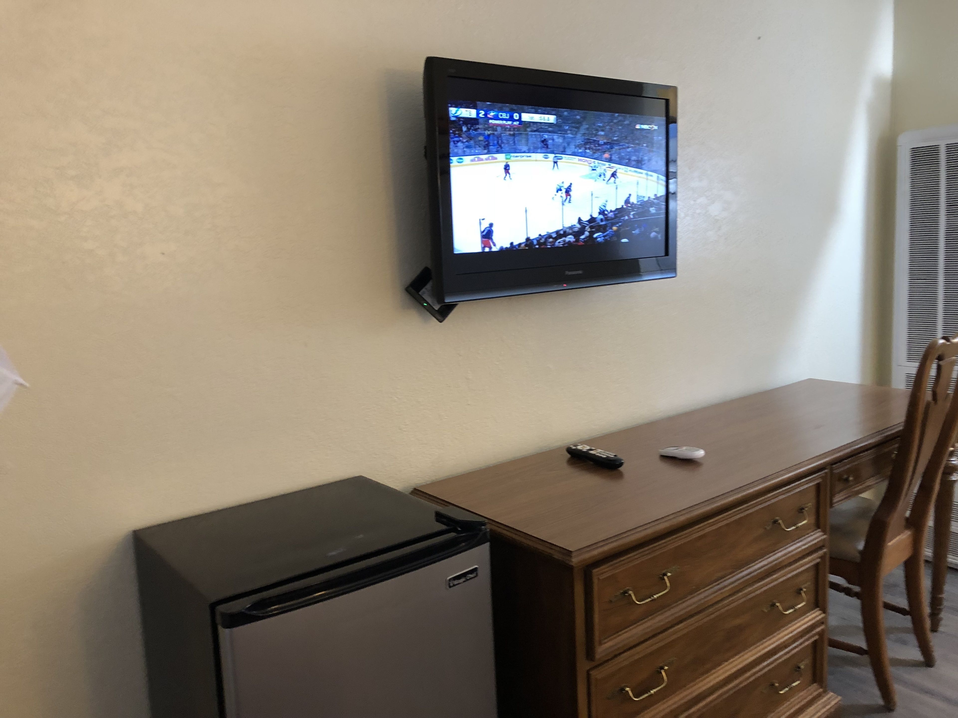 Photo - Cedar Inn & Suites