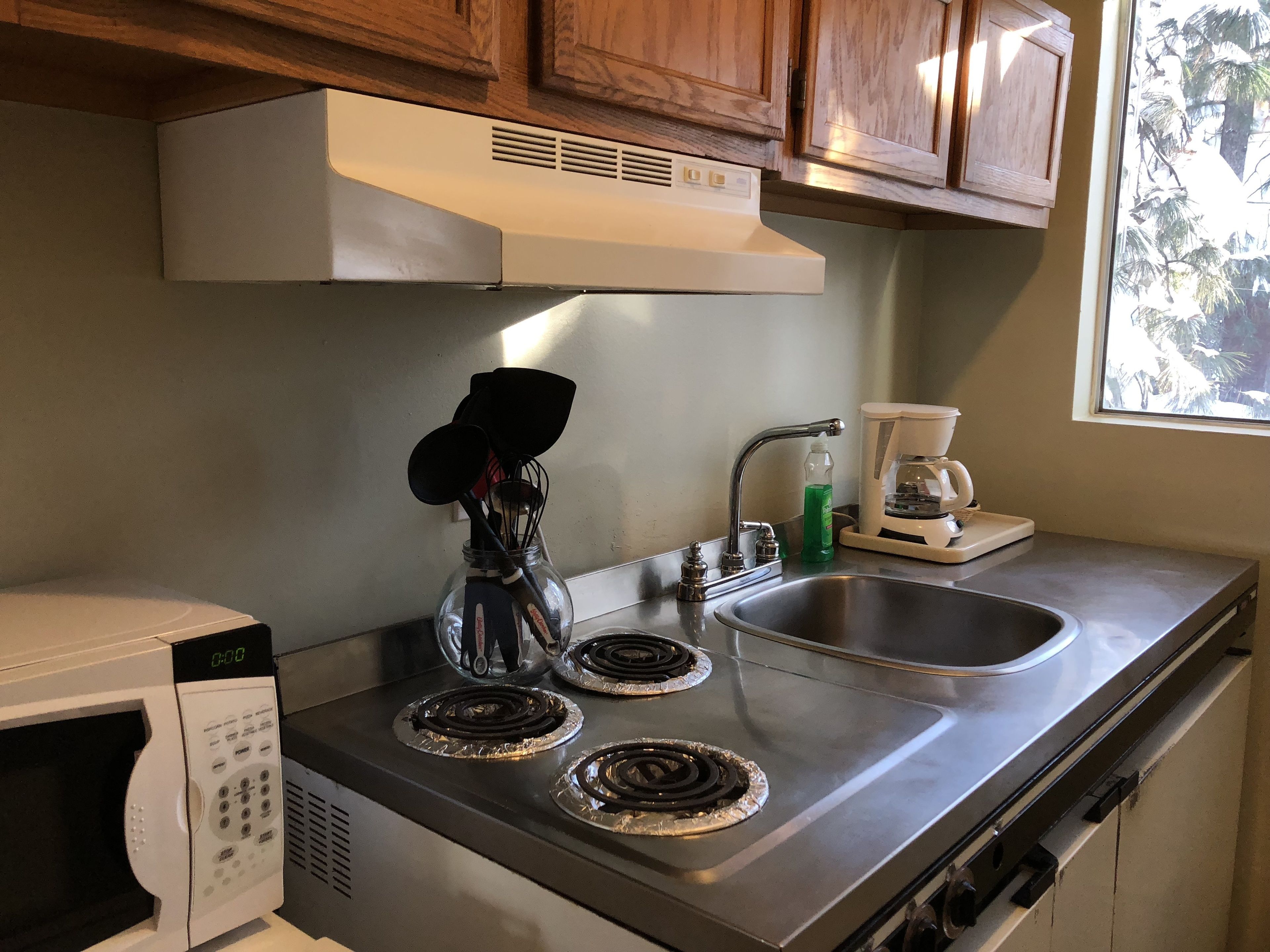 Photo - Cedar Inn & Suites