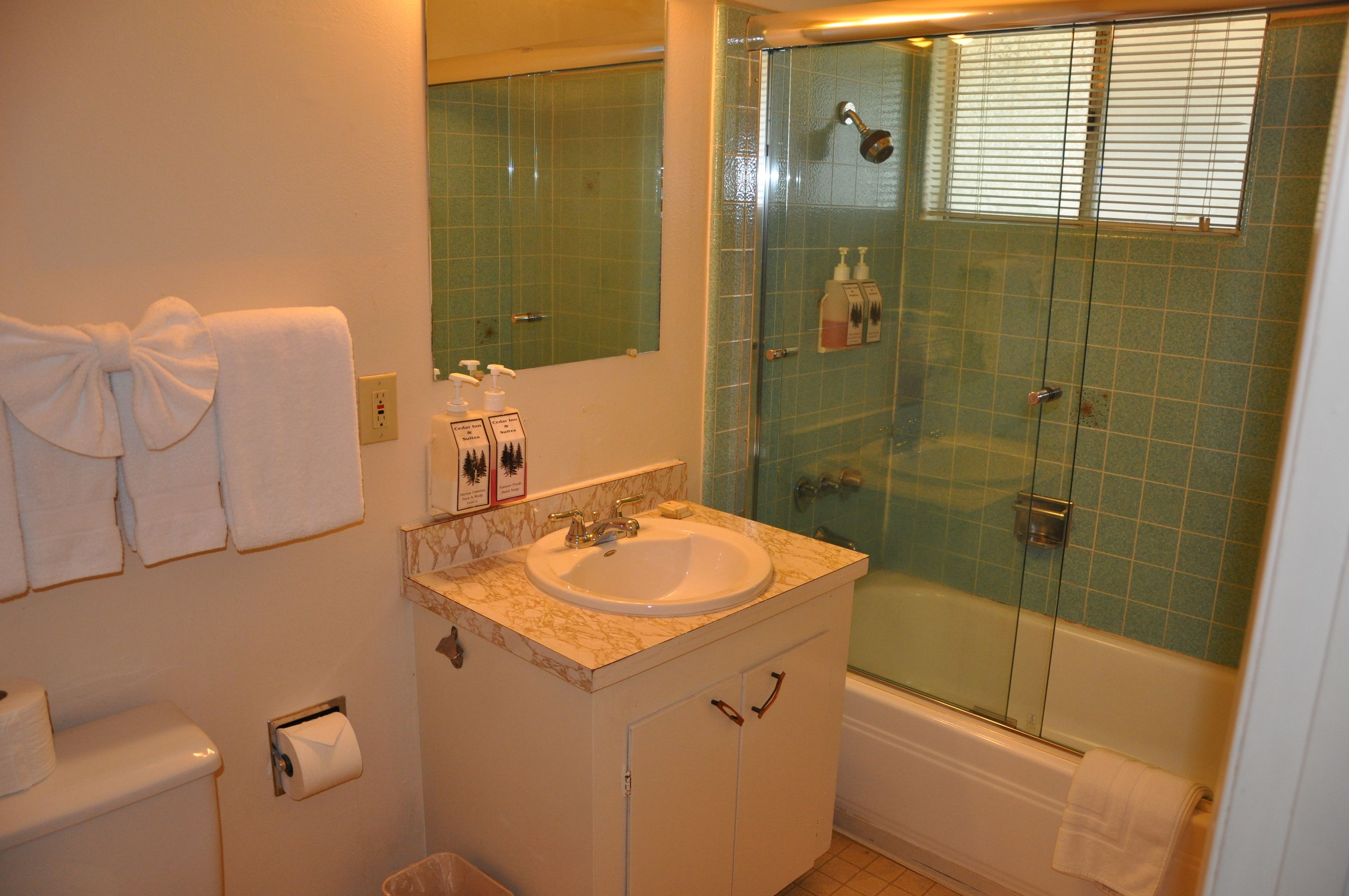 Photo - Cedar Inn & Suites