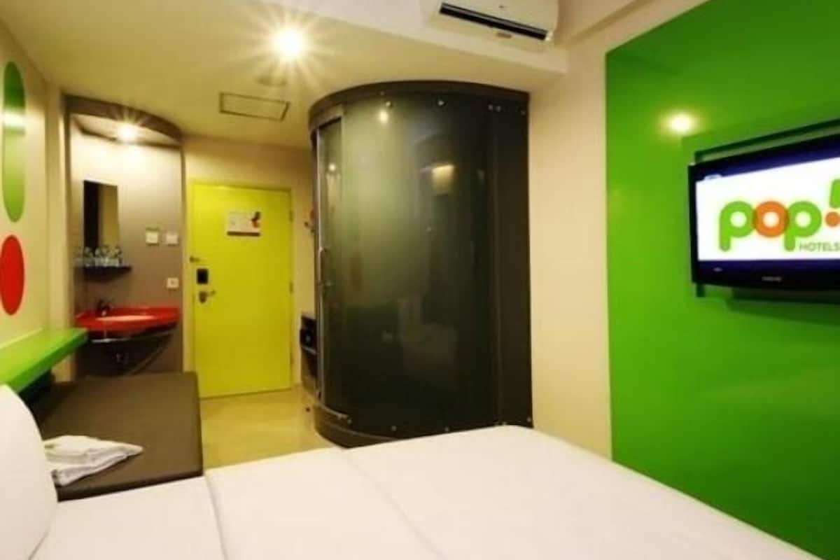 In-room safe, desk, free WiFi, bed sheets