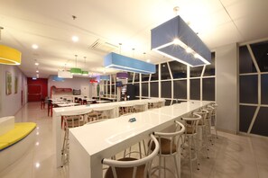 Breakfast area - POP! Hotel Kemang Jakarta (Jakarta)