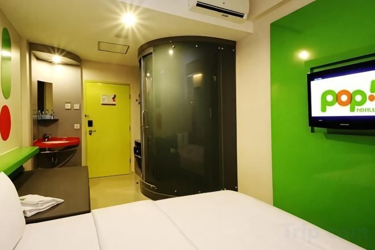 In-room safe, desk, free WiFi, bed sheets