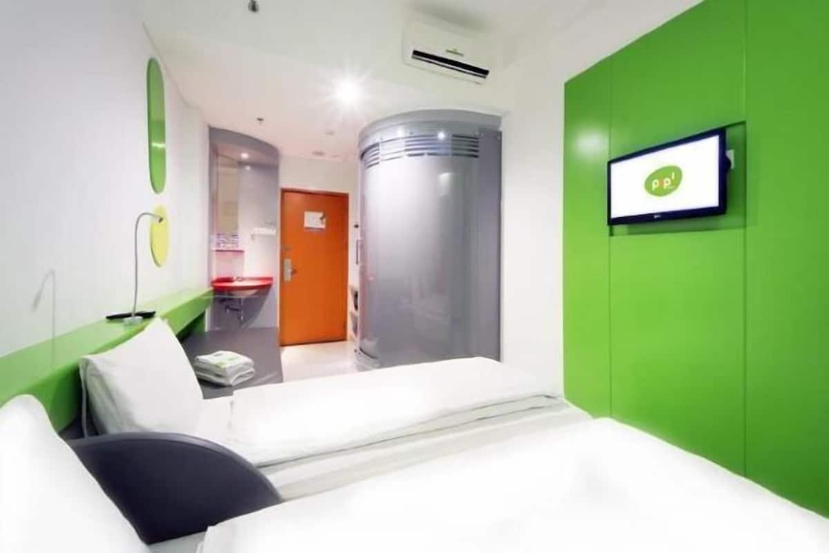 In-room safe, desk, free WiFi, bed sheets