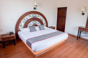 Minibar, escritorio, wifi gratis y ropa de cama 