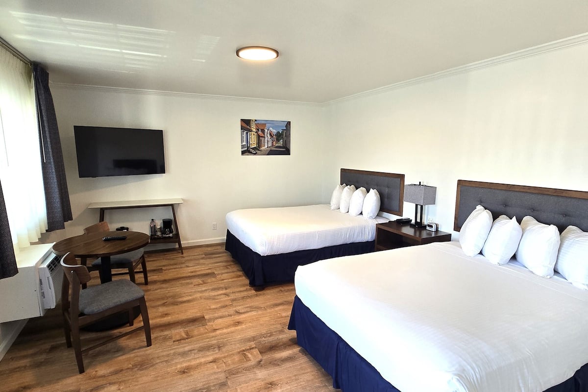 Standard Room, 2 Queen Beds | Living area | TV