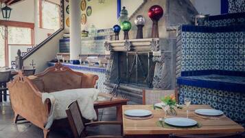 Se sirven desayunos y cocina mexicana