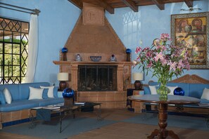 Lobby sitting area - Hotel El Rebozo (Valle de Bravo)
