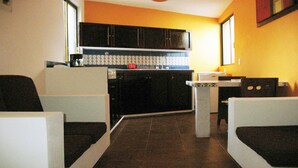 Suite, 1 Bedroom | Private kitchenette | Coffee/tea maker, fridge, stovetop, cookware/dishes/utensils - Suites Maria Antonieta (Fortin de las Flores)