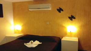 Executive Suite | 1 bedroom, down duvets, memory-foam beds, free WiFi - Suites Maria Antonieta (Fortin de las Flores)