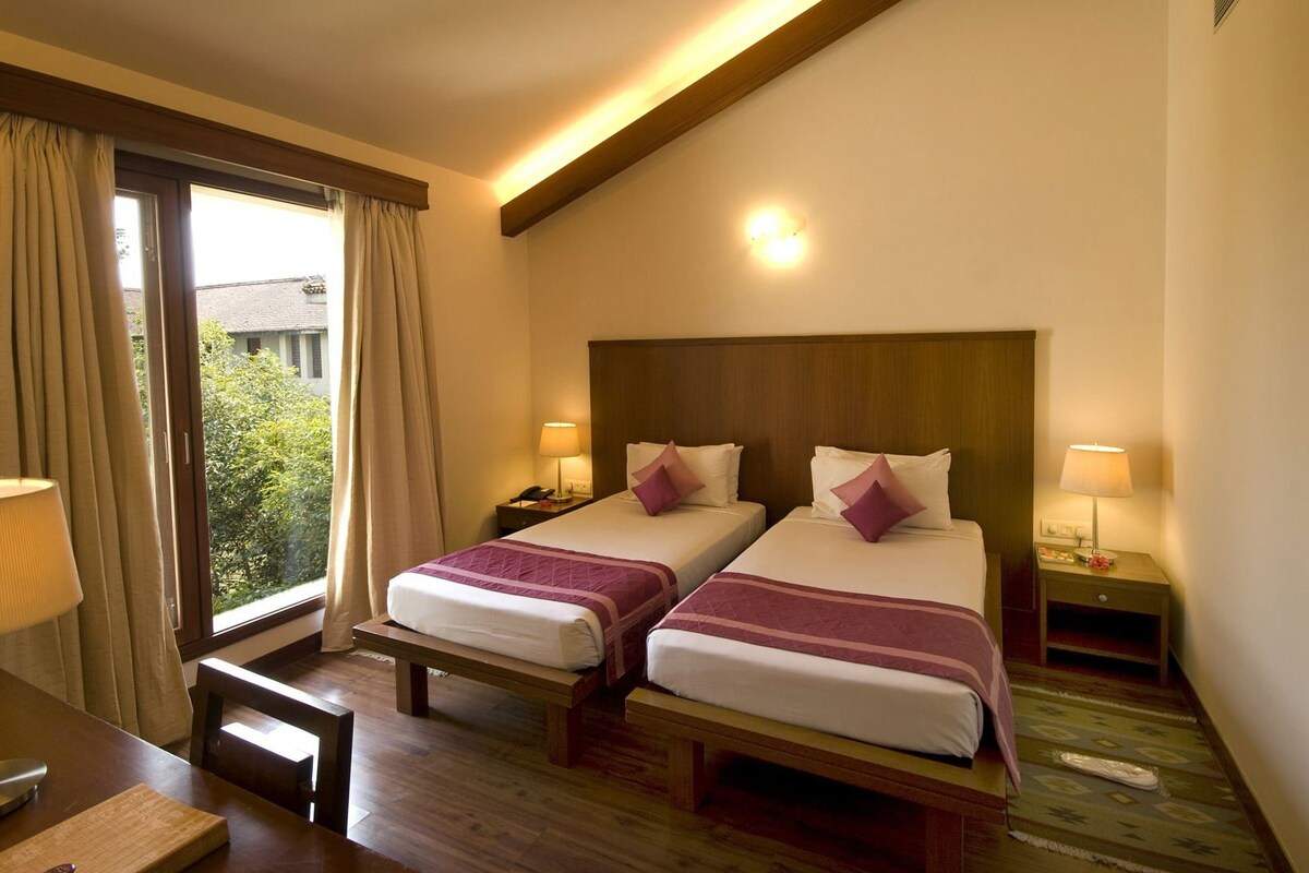 Premium bedding, in-room safe, soundproofing