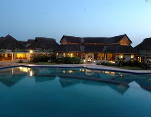 Outdoor pool - Vedic Village Spa Resort (Barasat)
