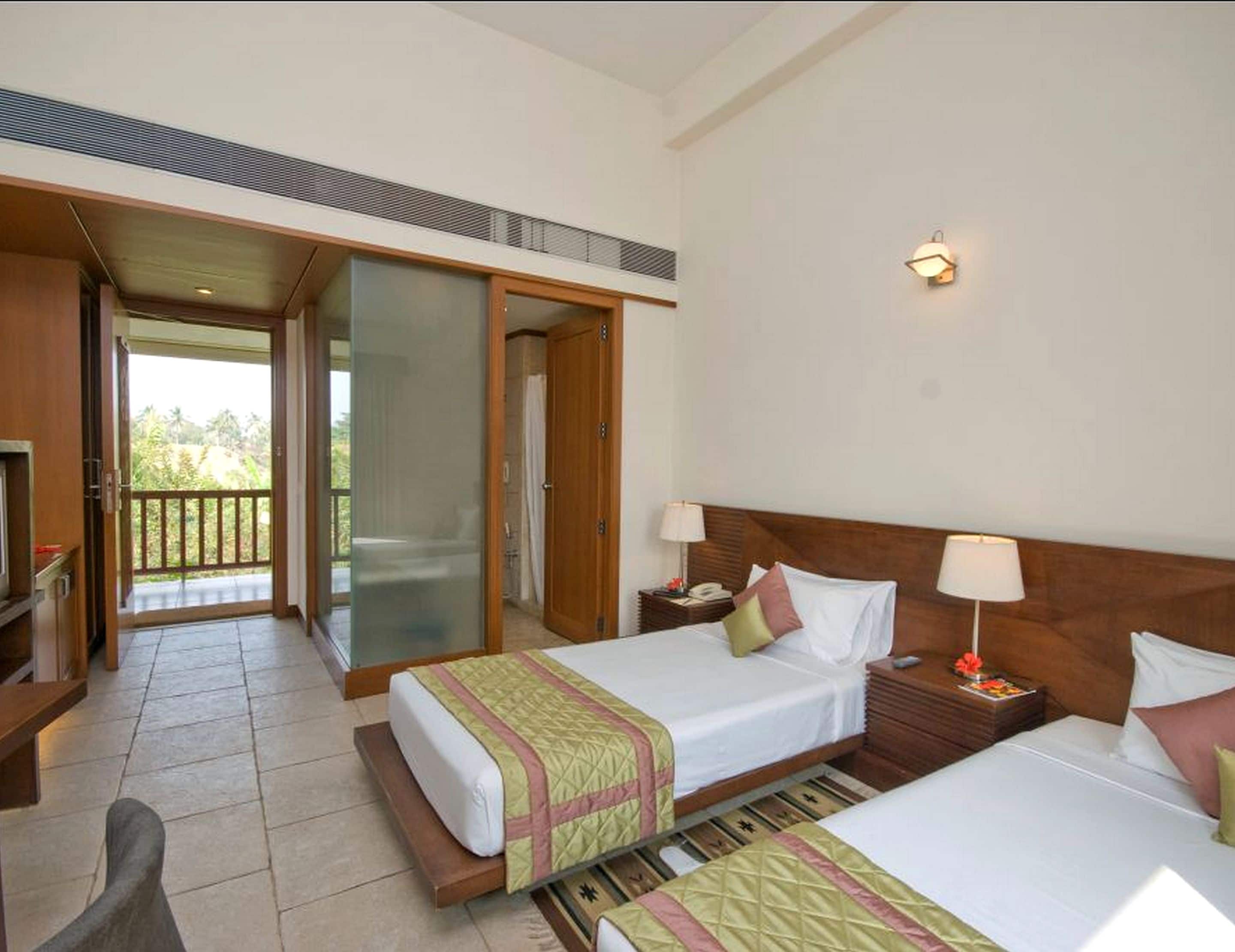 Premium-sengetøj, pengeskab på værelset, lydisolering