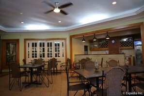 Restaurant - Sunrise Holiday Mansion (Alfonso)
