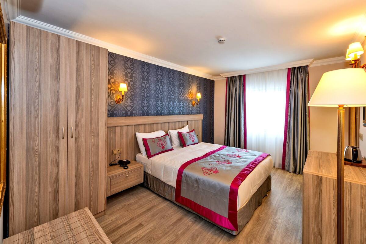 Premium bedding, minibar, in-room safe, soundproofing