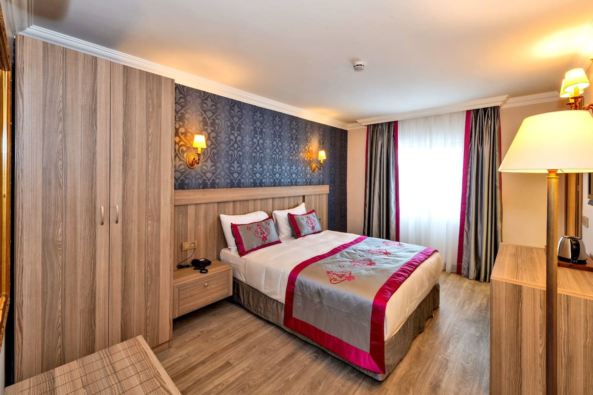 Premium bedding, minibar, in-room safe, soundproofing