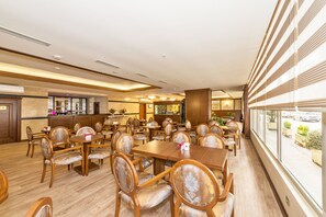 Breakfast, lunch and dinner served - Dab Hotel (Istanbul)