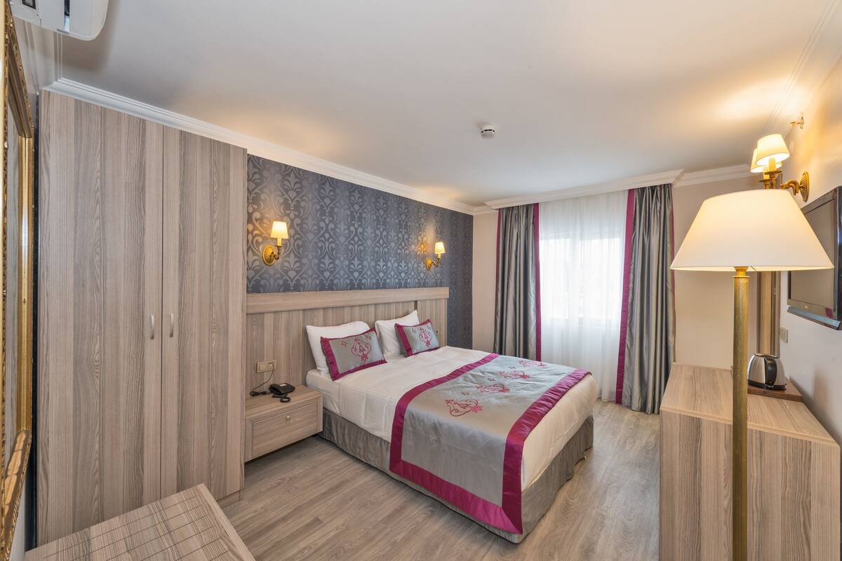 Premium bedding, minibar, in-room safe, soundproofing