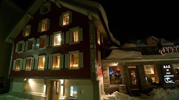 Fassade der Unterkunft â Abend/Nacht