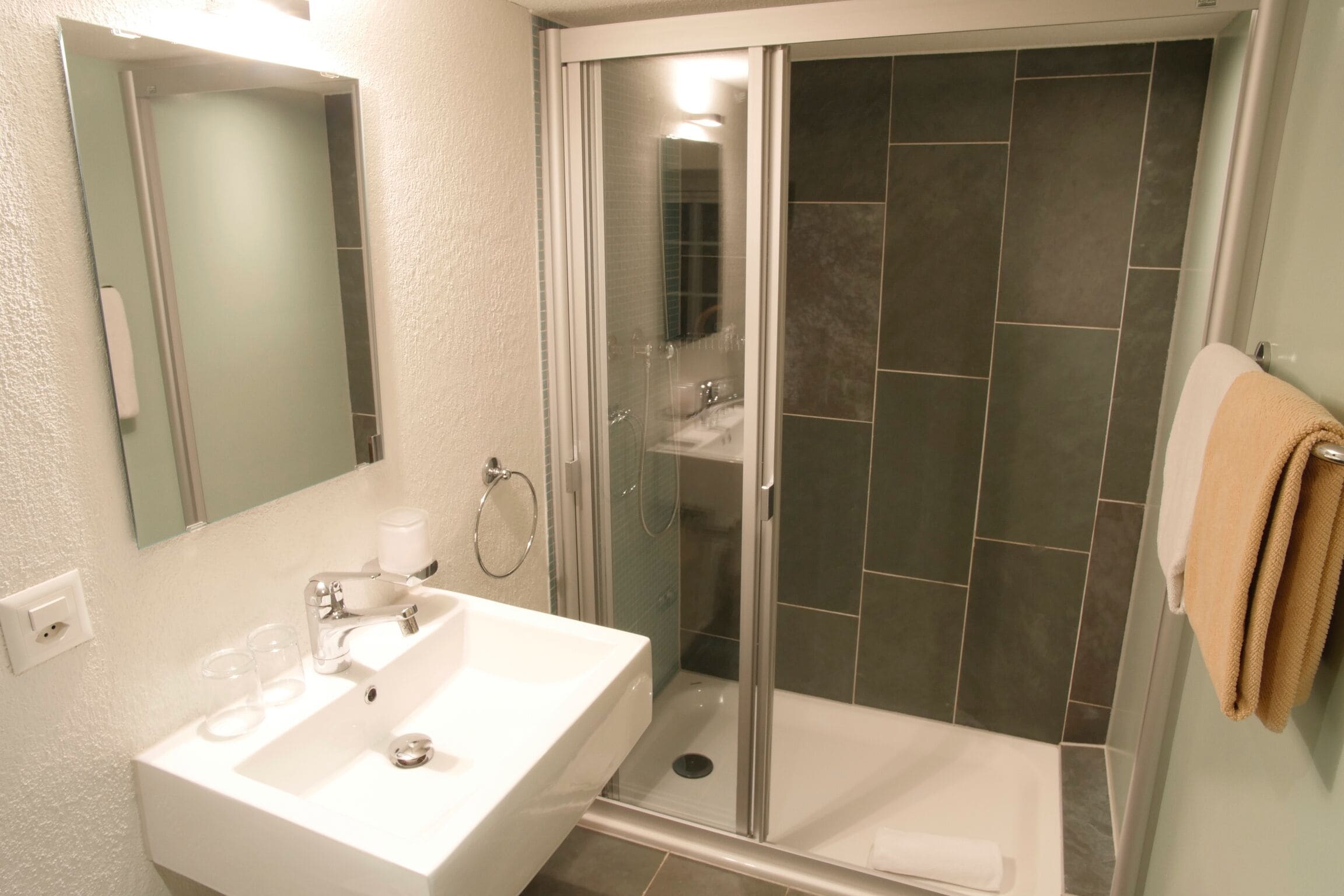 standard double room | bathroom | deep-soaking bathtub, hair dryer, dressing gowns, towels