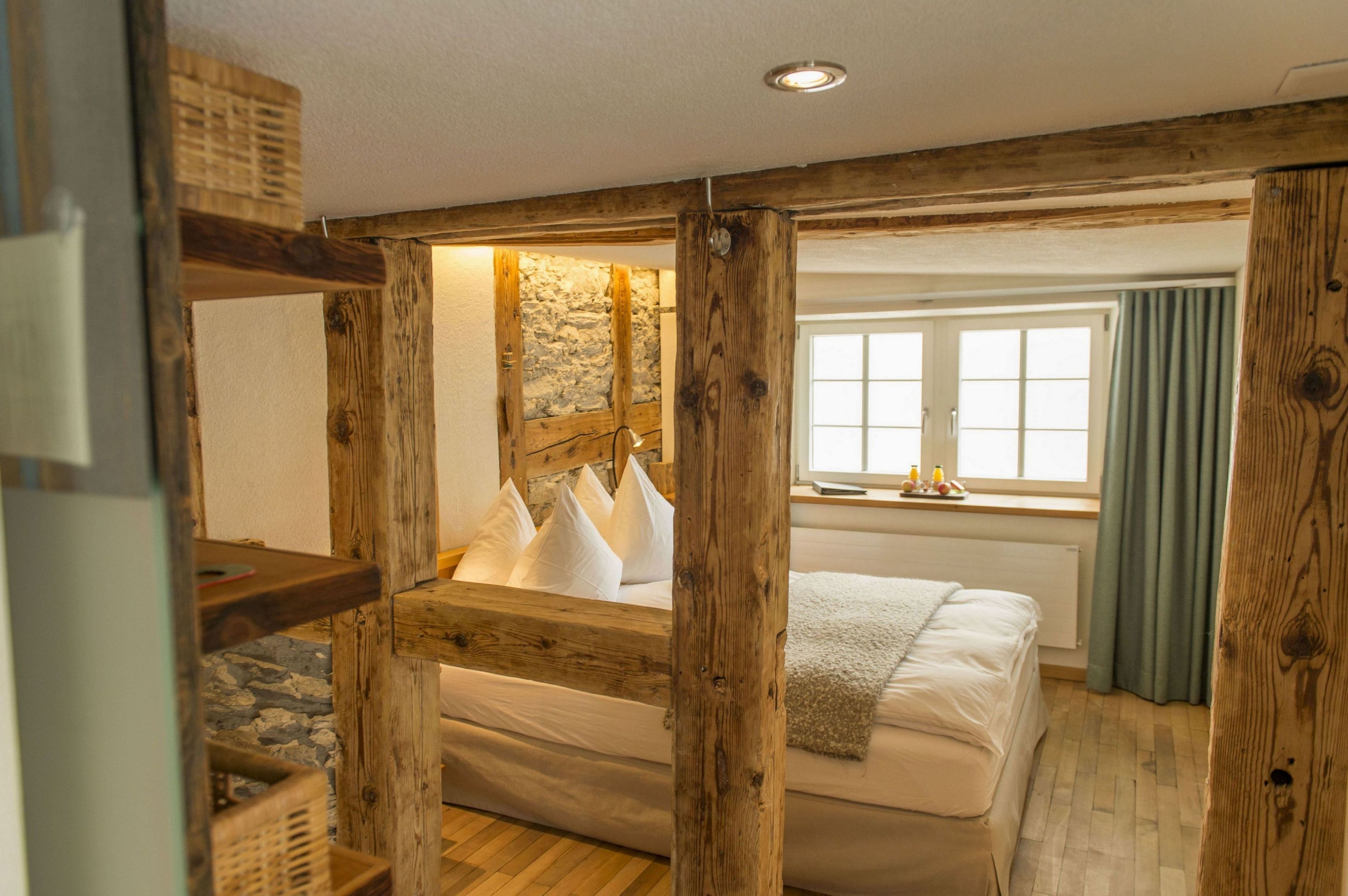 standard double room | premium bedding, down duvets, desk, free wifi