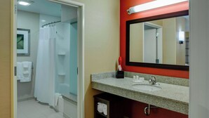 A bathroom with a shower, a sink, and a mirror. - Courtyard Indianapolis Noblesville (Noblesville)