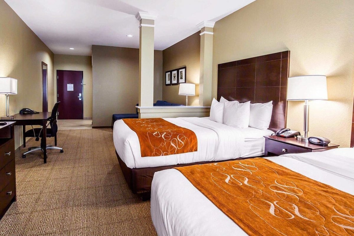 Surmatelas, bureau, fer et planche à repasser, lits bébé (gratuits)