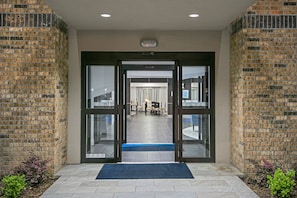 Exterior - Holiday Inn Express & Suites Houston North - IAH Area by IHG (Houston)