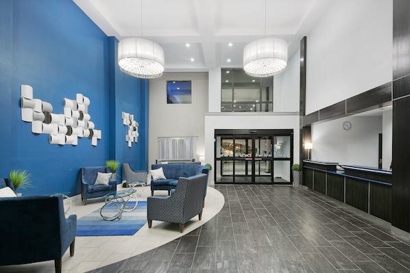 Lobby - Holiday Inn Express & Suites Houston North - IAH Area by IHG (Houston)