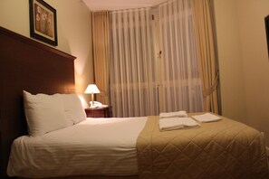 Kamar Standar | Minibar, brankas, tempat tidur bayi gratis, dan Wi-Fi gratis