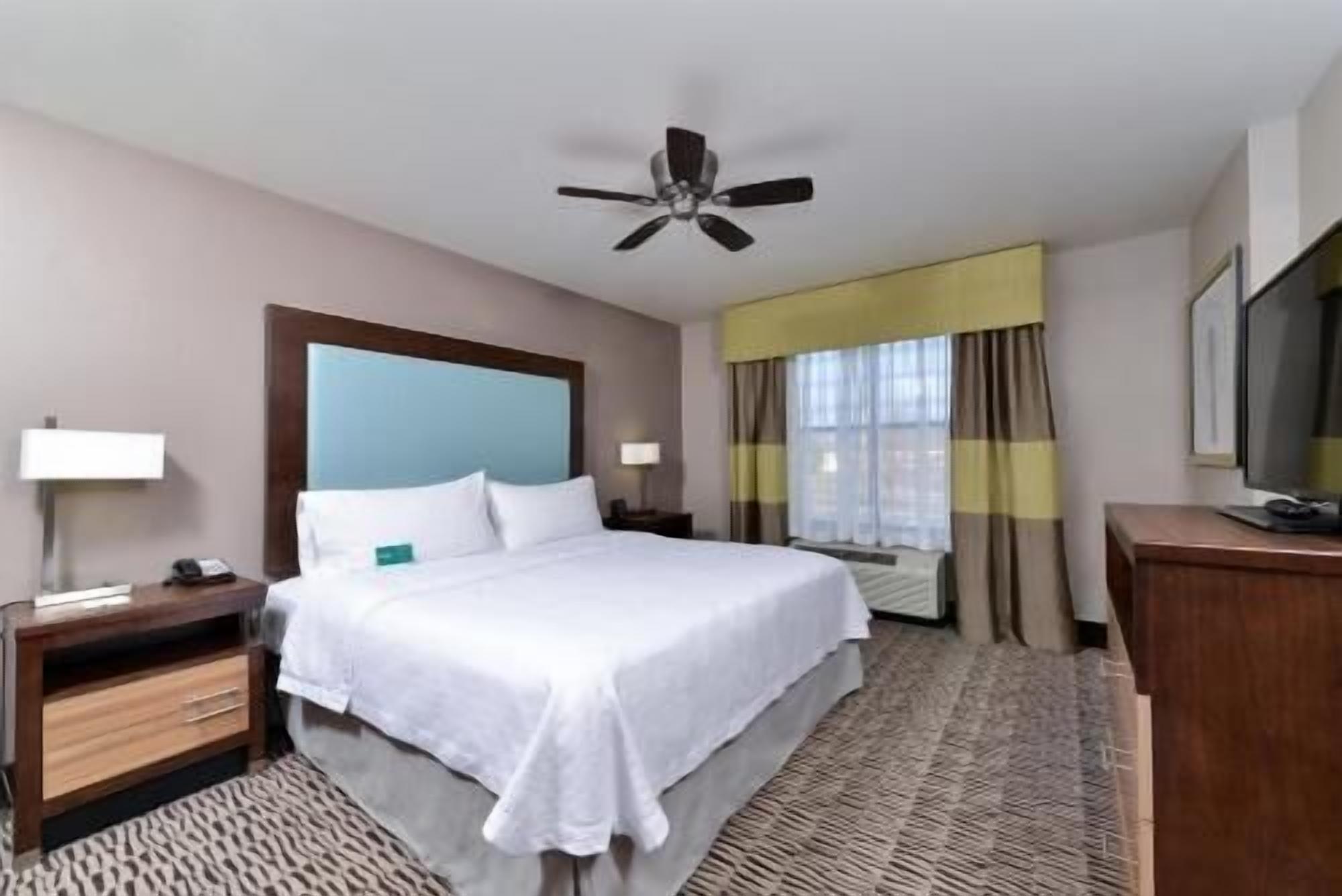 In-room safe, desk, laptop workspace, iron/ironing board