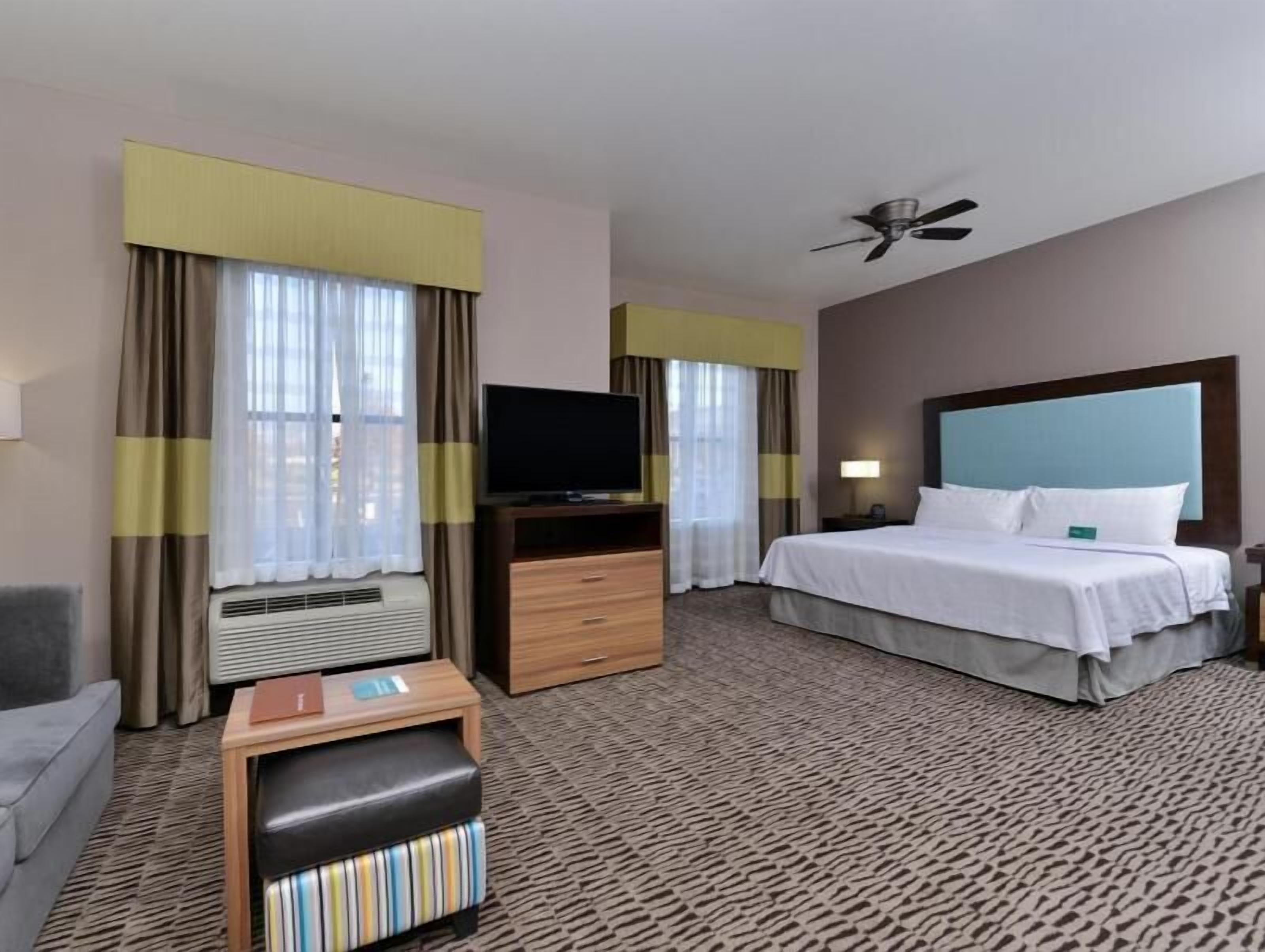 In-room safe, desk, laptop workspace, iron/ironing board