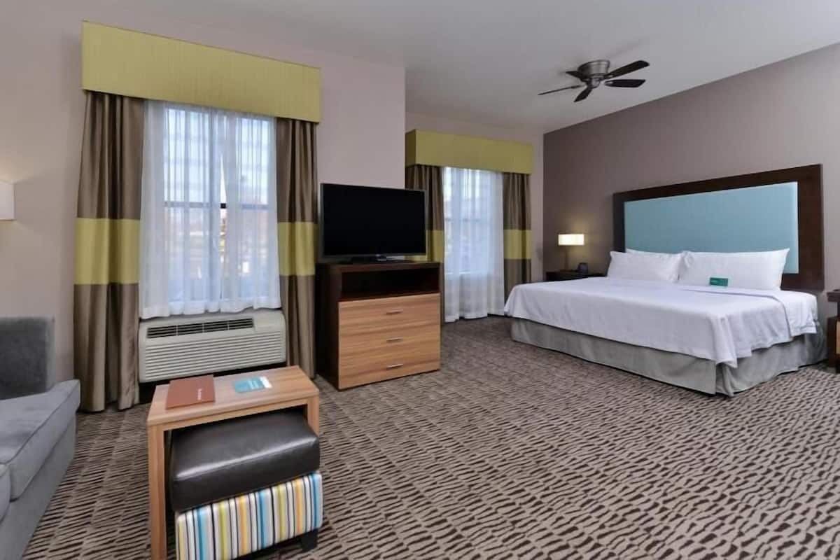 In-room safe, desk, laptop workspace, iron/ironing board