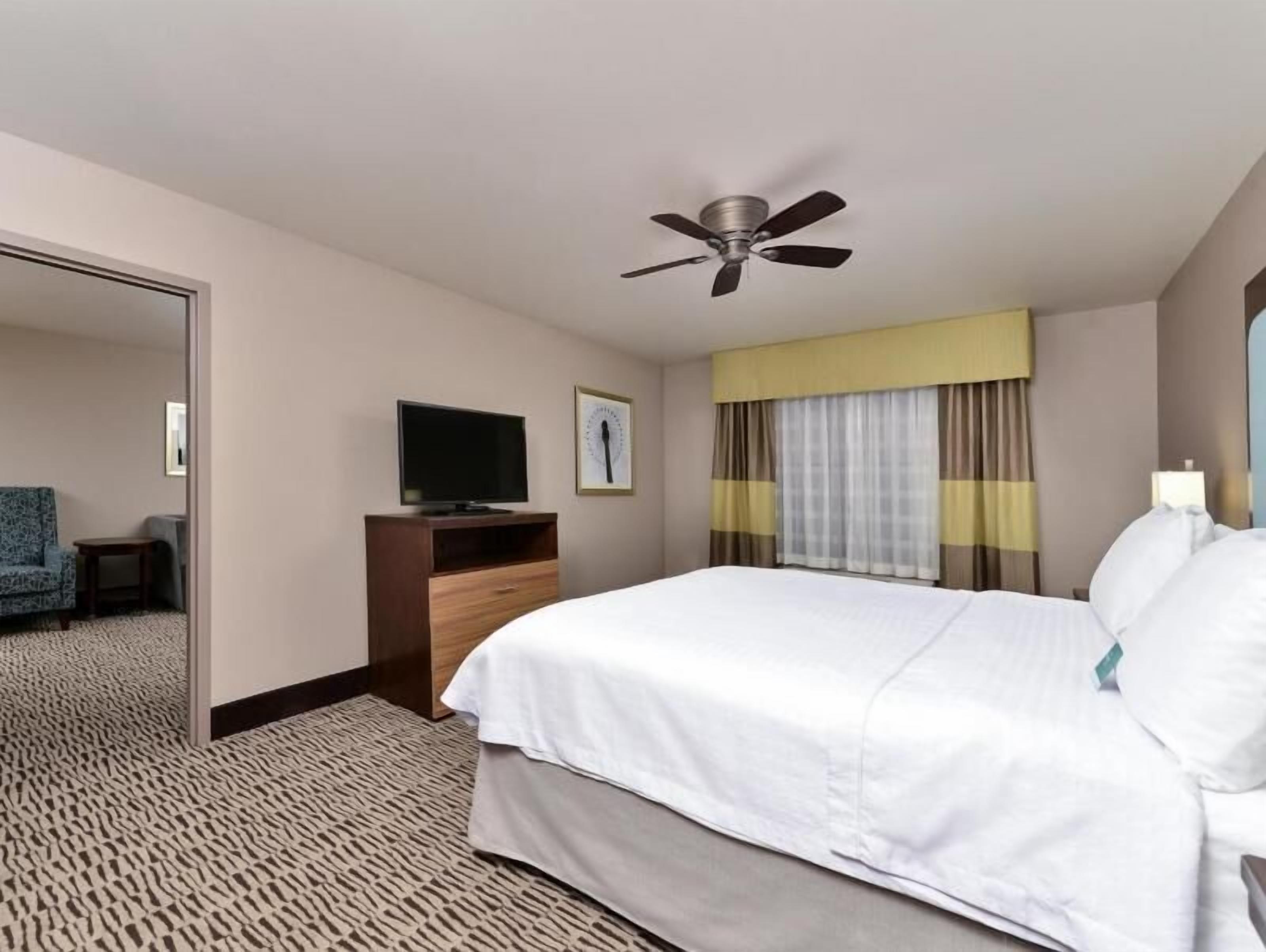 In-room safe, desk, laptop workspace, iron/ironing board